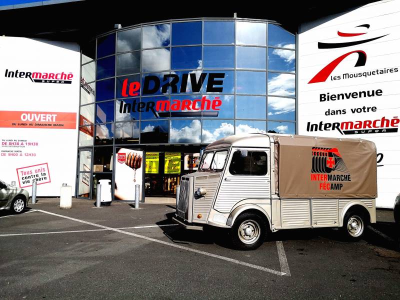 Présentation de desserts par un traiteur professionnel à Fécamp