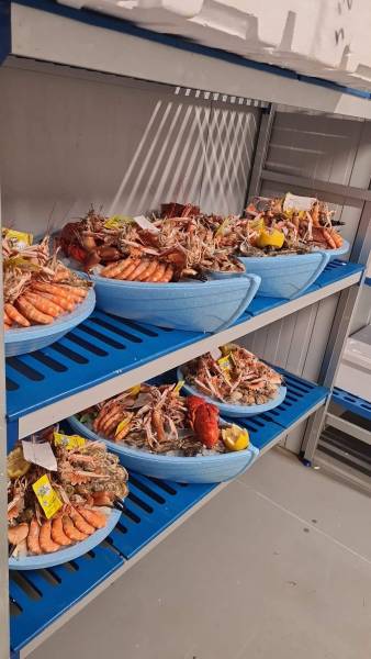 plateaux de fruits de mer préparés par l'équipe d'Intermarché Fécamp